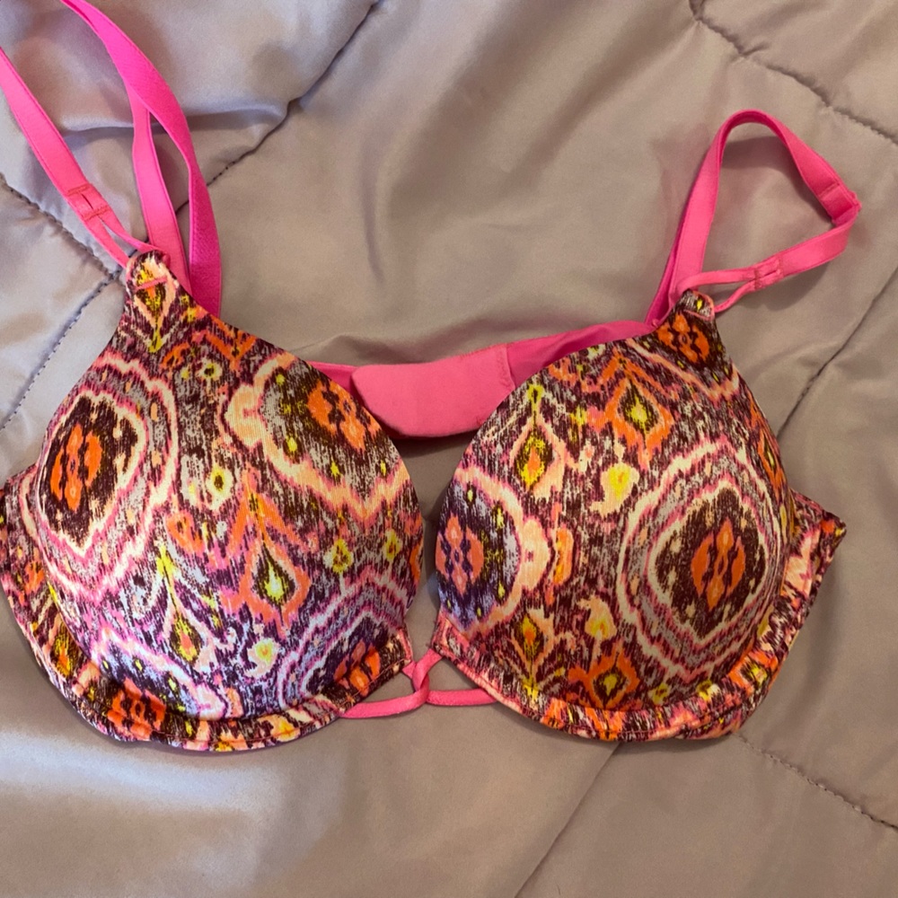 Victoria’s Secret bombshell bra
